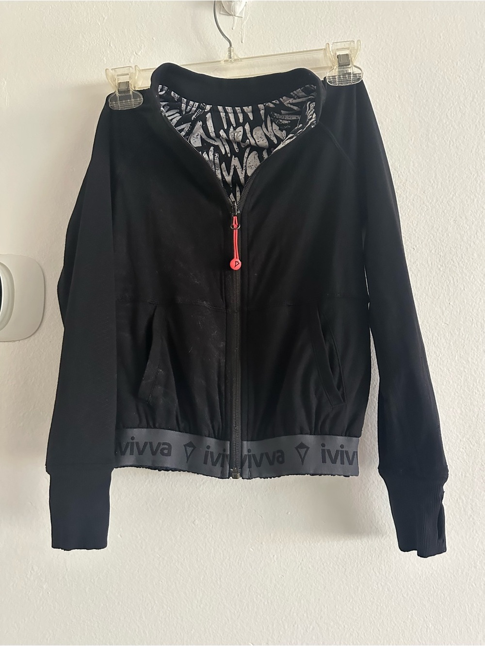 IVIVVA Black Zip-Up Athletic Jacket Girl 7